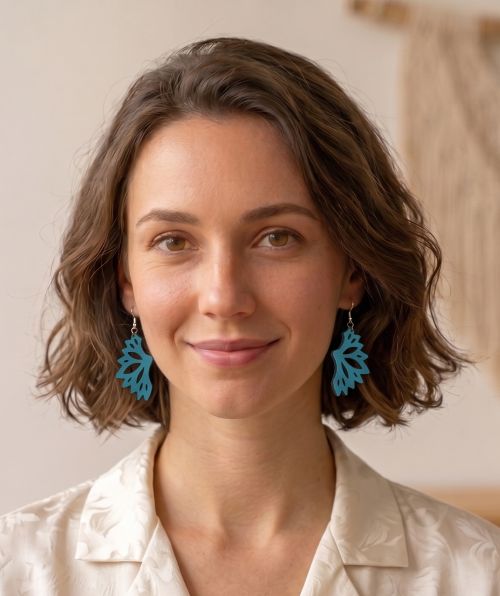 Boucles turquoises en forme d'ailes