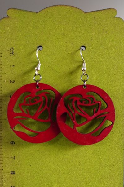 Boucles vernies en forme de rose